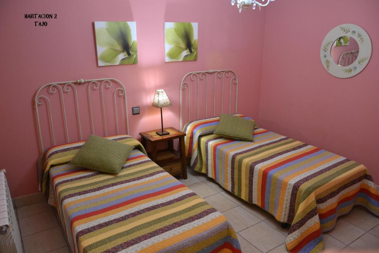 Apartamentos Rurales Natura Torrejon el Rubio Exterior photo